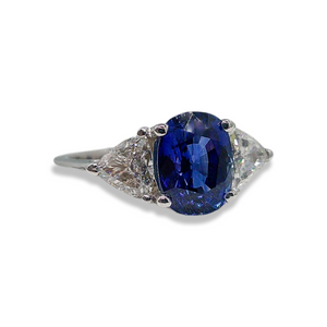 CONTEMPORARY 2.57CT SAPPHIRE AND DIAMOND RING