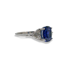 CONTEMPORARY 2.57CT SAPPHIRE AND DIAMOND RING