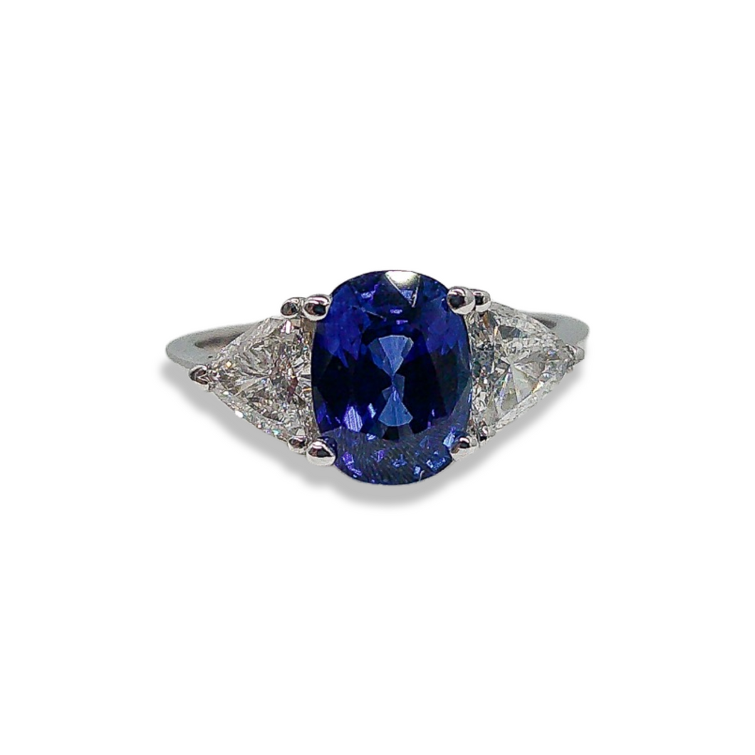 CONTEMPORARY 2.57CT SAPPHIRE AND DIAMOND RING