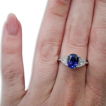 CONTEMPORARY 2.57CT SAPPHIRE AND DIAMOND RING