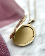 Vintage Engraved Locket & Chain 14K Yellow Gold