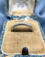 Vintage 18k White Gold Engraved Band Size 7
