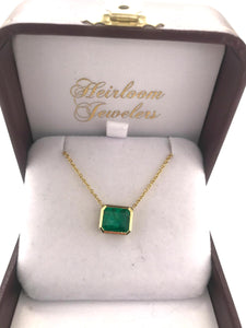 Contemporary 2 Carat Emerald Necklace 18K Yellow Gold