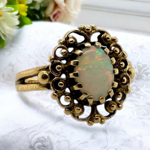 Vintage 14K Yellow Gold Opal Ring