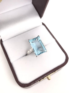MID CENTURY 6.87 CARAT AQUAMARINE DIAMOND AND PLATINUM COCKTAIL RING