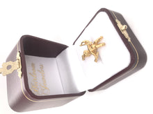 VINTAGE MID CENTURY 18K GOLD CUPID CHARM