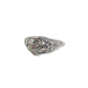 EDWARDIAN PLATINUM AND DIAMOND RING