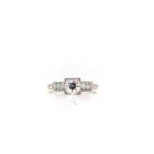 MID CENTURY 0.90 CARAT DIAMOND SOLITAIRE STYLE PLATINUM RING