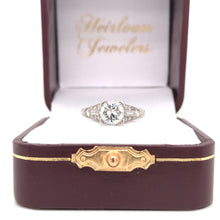 ART DECO 0.94 CARAT DIAMOND AND PLATINUM RING