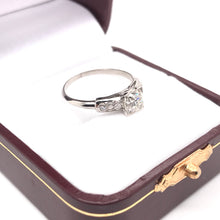 MID CENTURY 0.90 CARAT DIAMOND SOLITAIRE STYLE PLATINUM RING