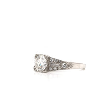 ART DECO 0.94 CARAT DIAMOND AND PLATINUM RING