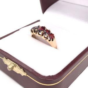 VICTORIAN GRADUATED GARNET RING