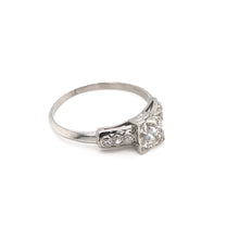 MID CENTURY 0.90 CARAT DIAMOND SOLITAIRE STYLE PLATINUM RING