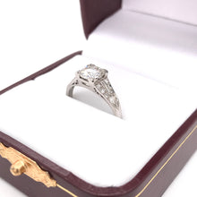 ART DECO 0.94 CARAT DIAMOND AND PLATINUM RING