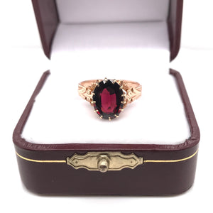 VICTORIAN ROSE GOLD AND GARNET RING