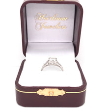 ART DECO 0.94 CARAT DIAMOND AND PLATINUM RING