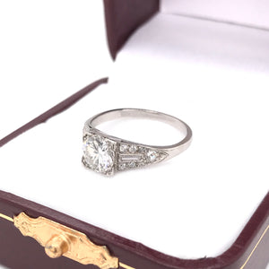 ART DECO 0.94 CARAT DIAMOND AND PLATINUM RING