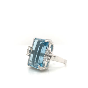 VINTAGE MID CENTURY SANTA MARIA AQUAMARINE AND DIAMOND COCKTAIL RING
