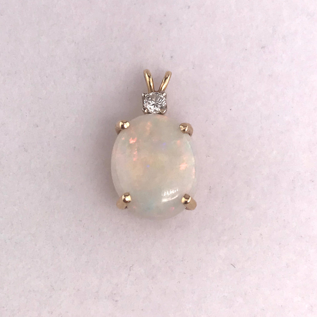 YELLOW GOLD OPAL & DIAMOND PENDANT
