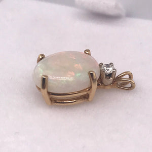 YELLOW GOLD OPAL & DIAMOND PENDANT